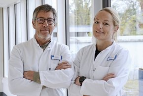 Die Orthopäden Dr. Uwe Glatzmaier und Dr. Frauke Wilken, Leitung des Departments Sport-, Schulter- und Fußorthopädie
