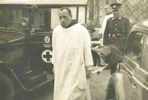 Krankentransport ca1943 (Foto: Krankenhaus Barmherzige Brüder München; Provinzialat des Ordens der Barmherzigen Brüder)