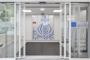 Foto: Carsten Klein Eingang zum Notfallzentrum des Barmherzige Brüder Krankenhauses München