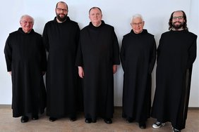 Die neue Provinzleitung mit (von links) Frater Emerich Steigerwald, Frater Seraphim Schorer, Provinzial Frater Benedikt Hau, Frater Bernhard Binder und Pater Thomas Väth.